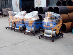 福瑞得機(jī)械5臺(tái)壓路機(jī)，一臺(tái)混凝土整平機(jī)及時(shí)發(fā)貨