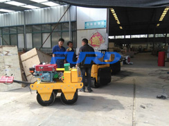 福瑞得機(jī)械手扶雙輪壓路機(jī)，二次結(jié)構(gòu)澆筑泵及時(shí)包貨